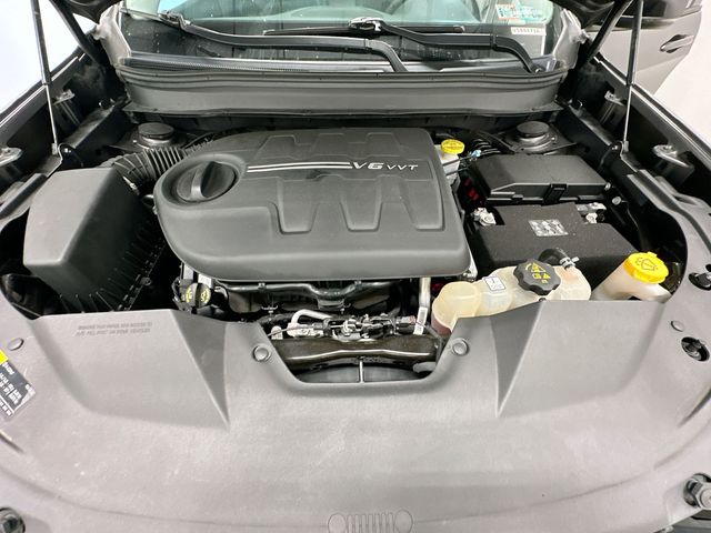 2022 Jeep Cherokee Limited Gray at Luther Ford