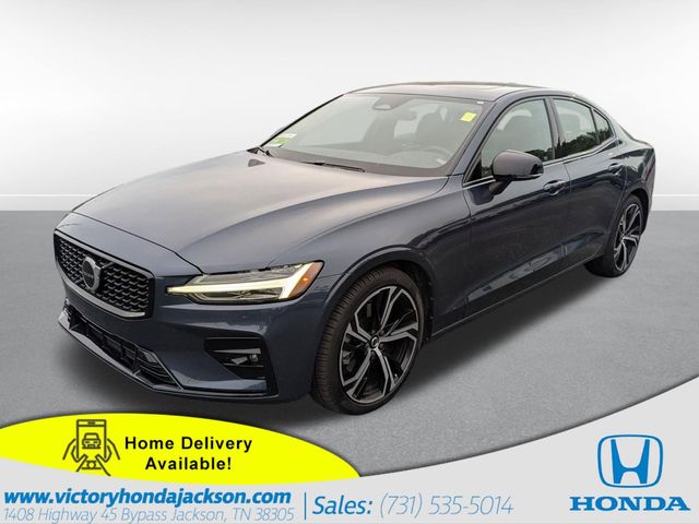 2024 Volvo S60 B5 Core Dark Theme