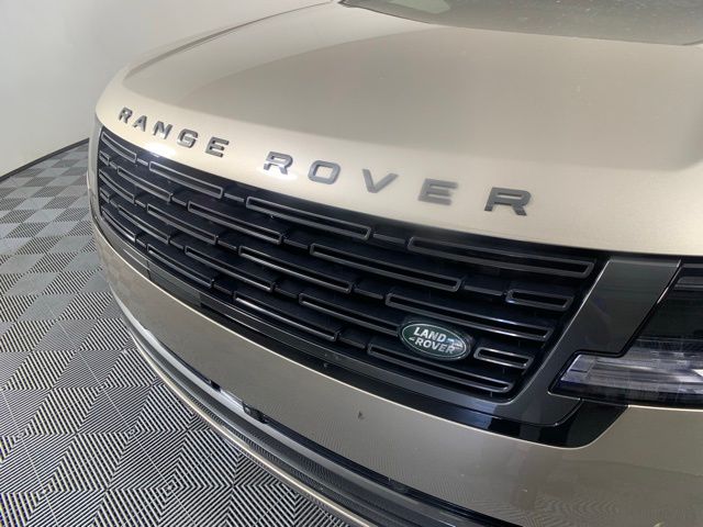 2024 Land Rover Range Rover SE 11