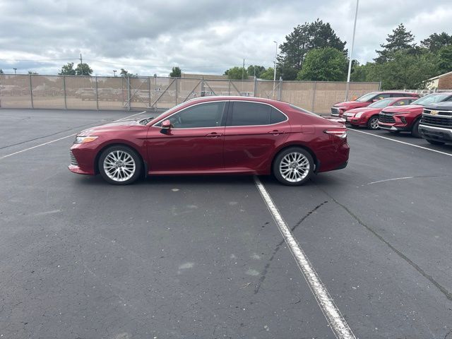 Pearl 2018 Toyota Camry Sedan Front-Wheel Drive 8-Speed Automatic