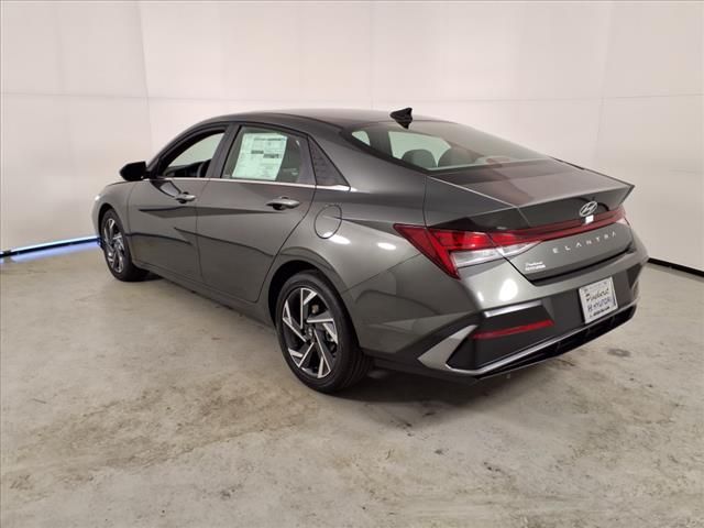 2025 Hyundai Elantra SEL Convenience photo
