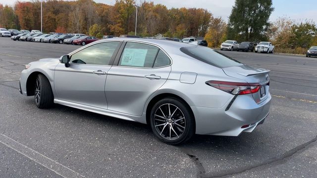 2022 Toyota Camry SE 6