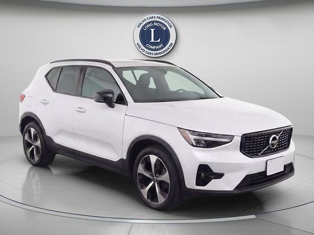 Crystal White 2026 Volvo XC40 B5 Plus AWD SUV / Crossover All-Wheel Drive Automatic