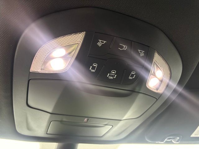 Used 2025 Chrysler Pacifica Van