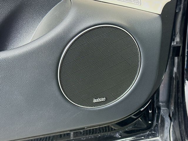 Thumbnail: 2022 Genesis GV70 - 19