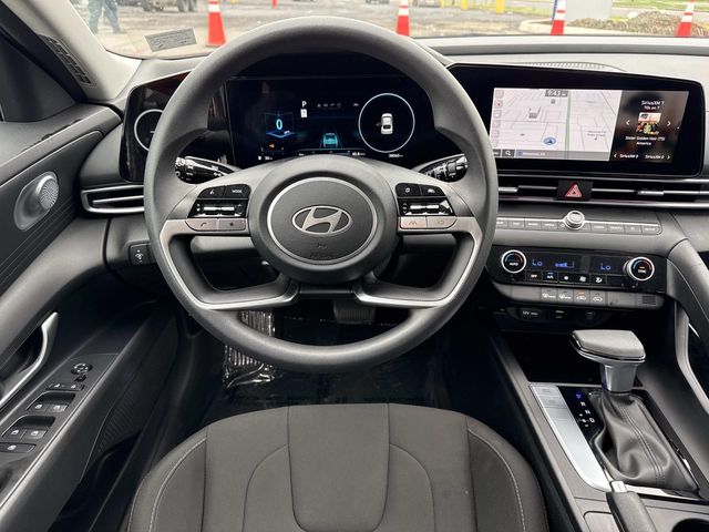 2024 Hyundai Elantra SEL - Photo 16