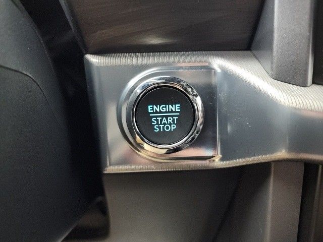 New 2025 White Ford Lariat image 25