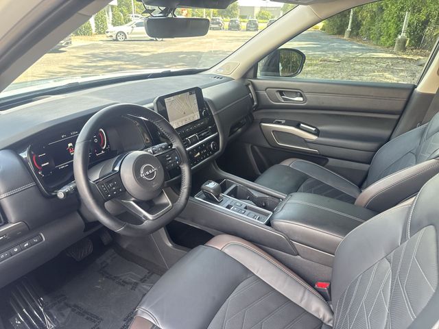 Used 2023 White Nissan Platinum image 19