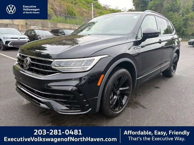 2023 Volkswagen Tiguan 2.0T SE R-Line Black 4Motion's photo
