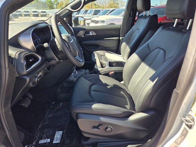 New 2026 White Chrysler Select image 3