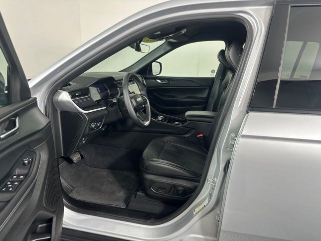 Used 2025 Jeep Grand Cherokee SUV