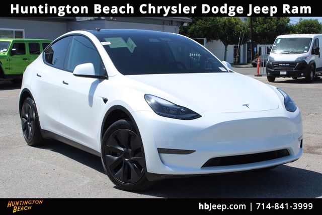 Pearl White Multi-Coat 2025 Tesla Model Y SUV / Crossover Rear-Wheel Drive 1-Speed Automatic