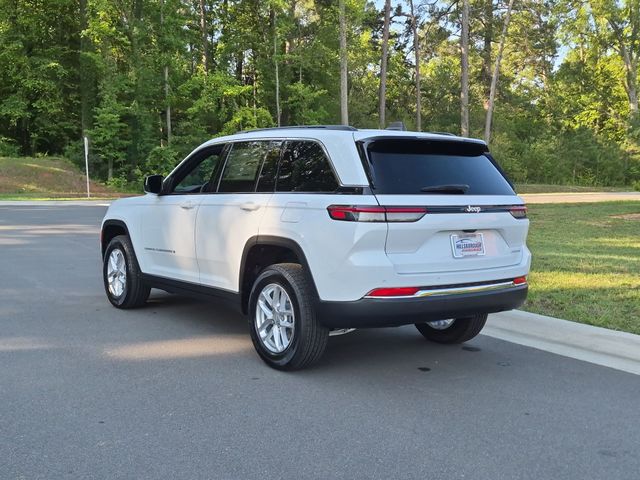 New 2026 Bright White Clear-Coat Exterior Paint Jeep Laredo X image 11