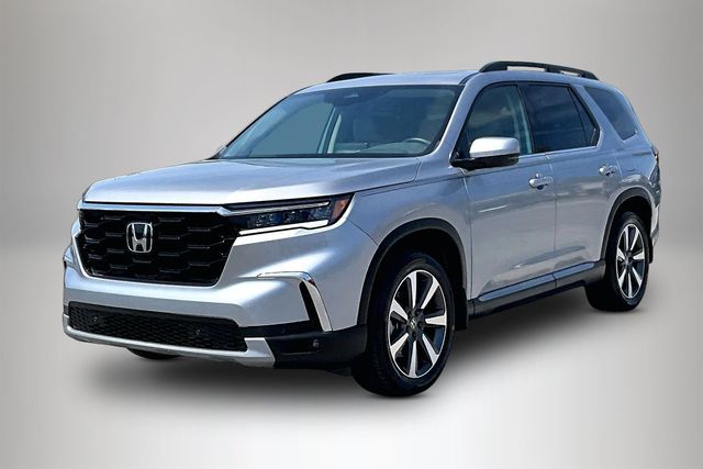 Used 2025 Honda Pilot Touring 4D Sport Utility