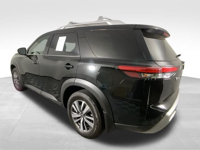 2022 Nissan Pathfinder SL 5