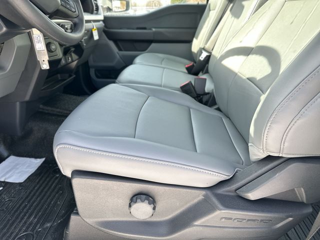 2025 Ford F-450 Super Duty Chassis Cab XL - Photo 11