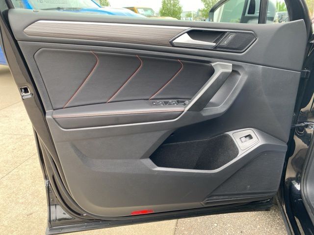 2024 Volkswagen Tiguan 2.0T Wolfsburg Edition - Deep Black Pearl exterior view 10