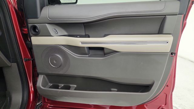 2019 Ford Expedition XLT Red at Autostrade