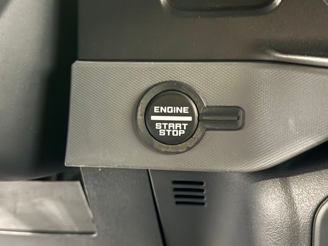 Used 2022 Green Ford Base image 12