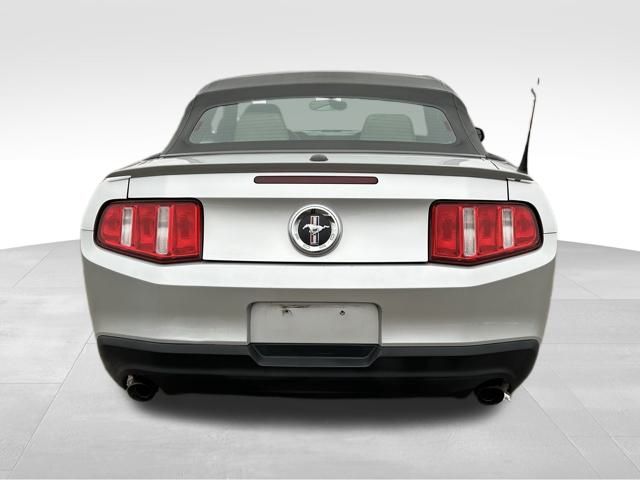 2011 Ford Mustang V6 Premium 4