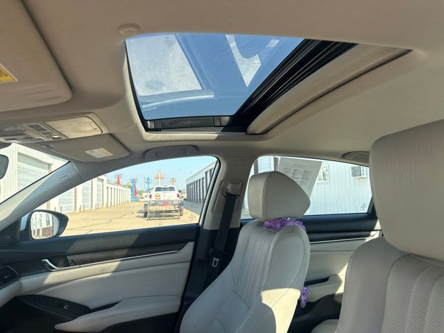 2018 White Honda Accord Touring FWD Sedan