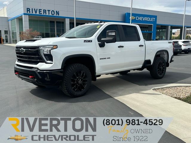 Summit White 2026 Chevrolet Silverado 3500HD LT Crew Cab 4WD Pickup Truck Four-Wheel Drive Automatic