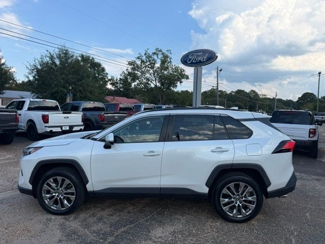 White (Wind Chill Pearl) 2023 Toyota RAV4 SUV / Crossover Front-Wheel Drive 8-Speed Automatic