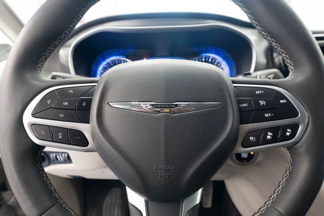 Used 2024 Chrysler Pacifica Van
