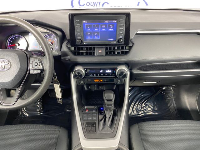 2021 Toyota RAV4 LE photo
