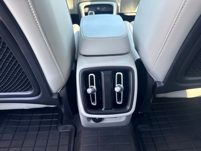 Used 2024 Volvo XC40 SUV