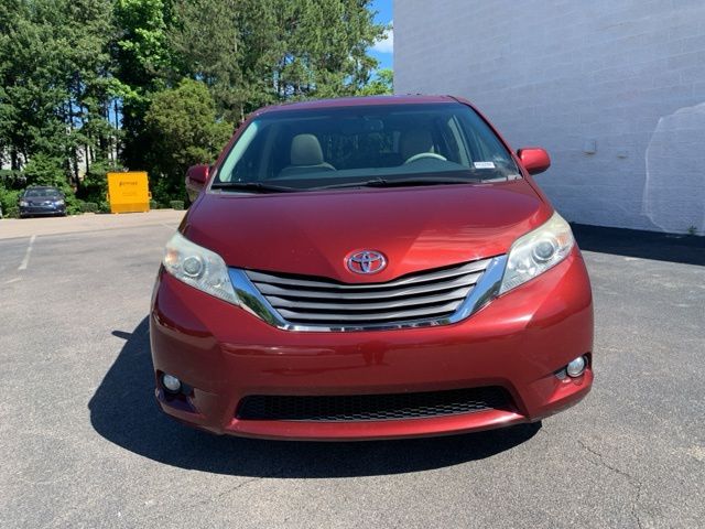2012 Toyota Sienna XLE 7-Passenger Auto Access Se photo