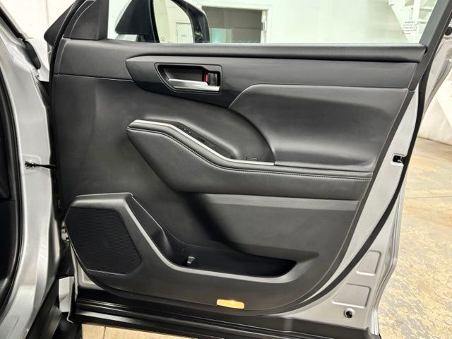 Used 2021 Silver Toyota XLE image 23