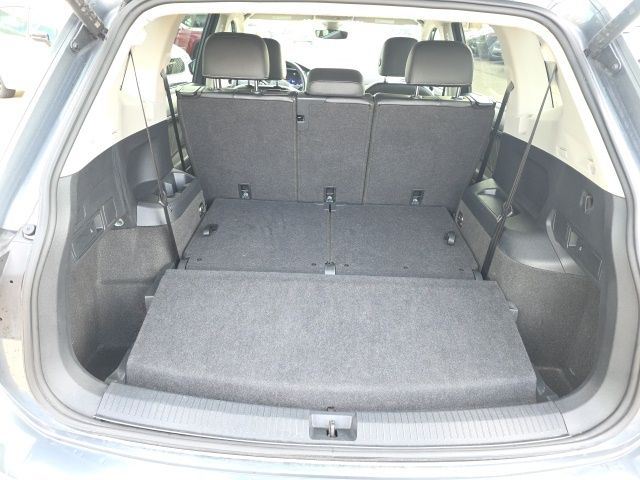 2024 Volkswagen Tiguan 2.0T SE - Pure White exterior view 8