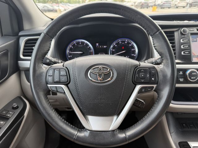 2018 Toyota Highlander XLE Gray at River Oaks CDJR