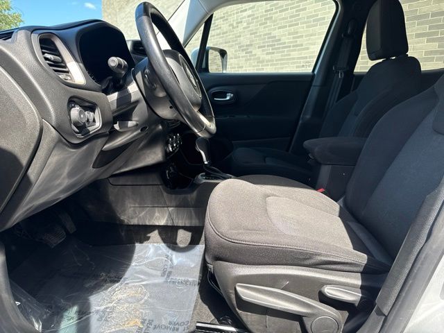 Used 2017 Silver Jeep Latitude image 15