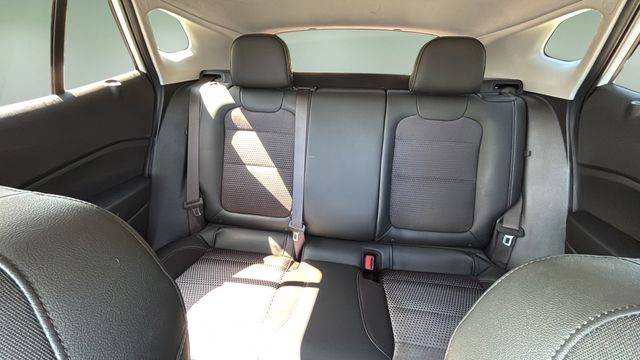 Used 2025 White Chevrolet LT image 34
