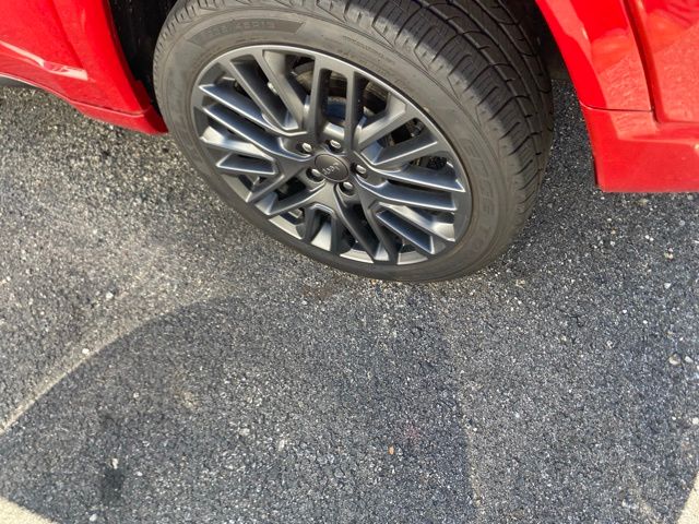 Used 2022 Red Jeep High Altitude image 5