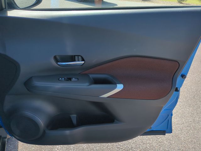 Used 2023 Blue Nissan SR image 32