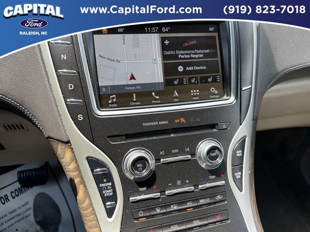 Used 2018 Red Lincoln Select image 26