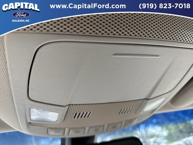 Used 2018 Red Lincoln Select image 32