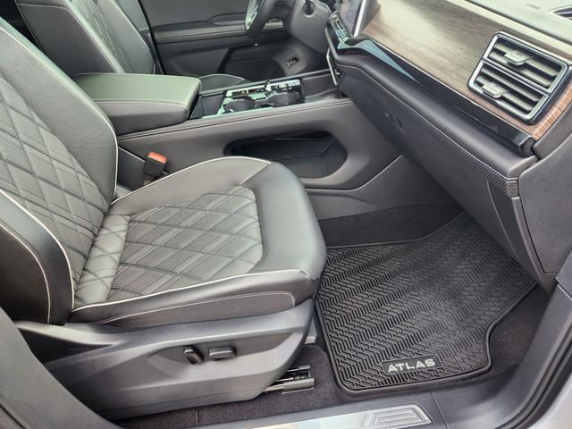 2024 Volkswagen Atlas 2.0T SEL Premium R-Line  at Gullo Toyota