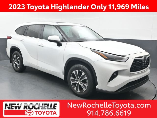White (Wind Chill Pearl) 2023 Toyota Highlander XLE AWD SUV / Crossover All-Wheel Drive 8-Speed Automatic