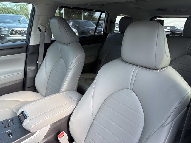 Used 2023 Toyota Highlander SUV