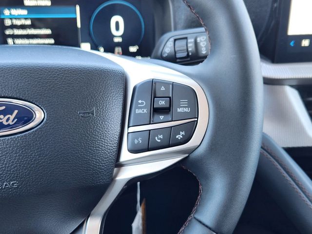 2025 Ford Explorer Active photo