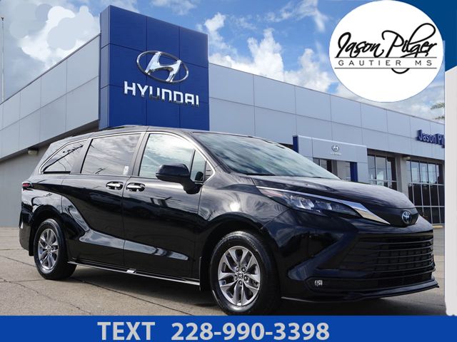  2025 Toyota Sienna XLE 7-Passenger FWD   