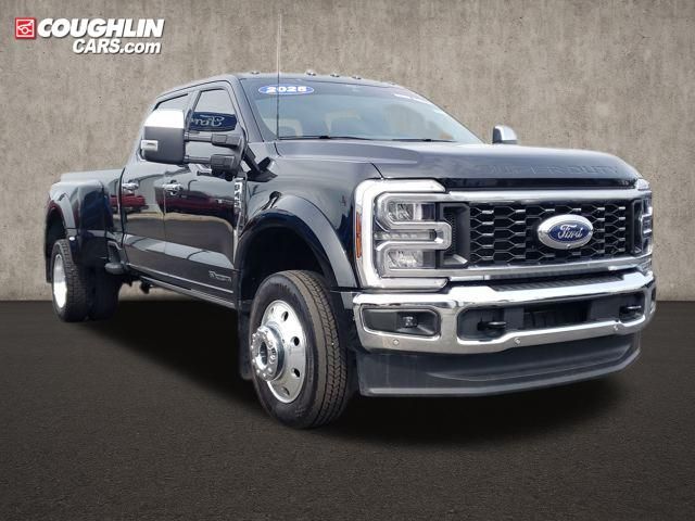 2025 Ford F-450 Super Duty Lariat Crew Cab LB DRW 4WD