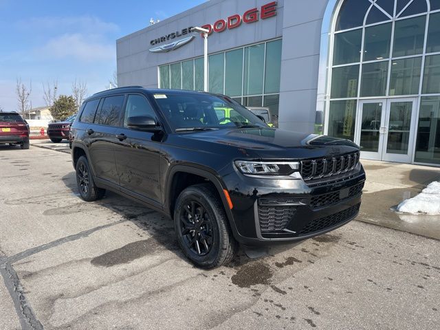 2026 Jeep Grand Cherokee L Laredo - Diamond Black Crystal Pearlcoat exterior view 3