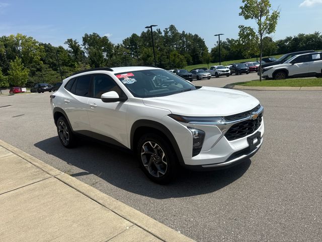 Used 2024 Chevrolet Trax SUV