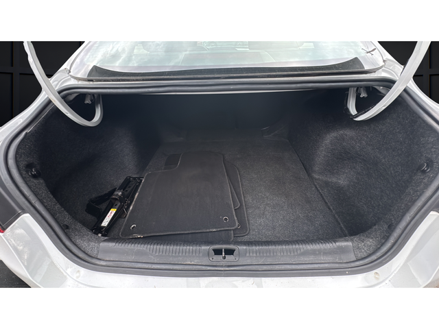 Used 2015 Bright White Clearcoat Chrysler Limited image 25