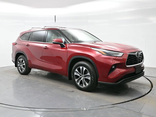  2022 Toyota Highlander XLE AWD   